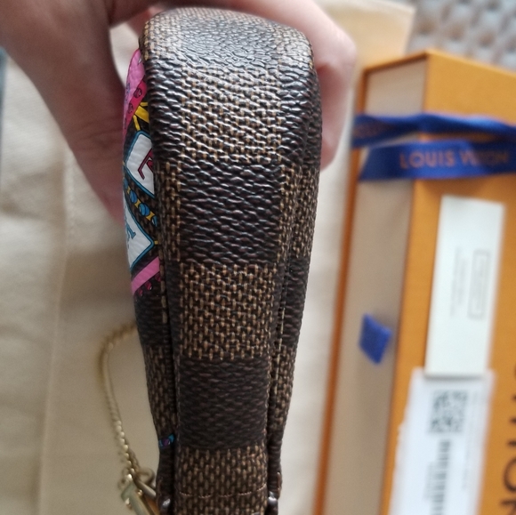 Louis Vuitton Mini Pochette Christmas 2020 edition - Picture 9 of 16